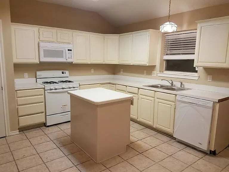 11900 Port Rd — Photo 3
