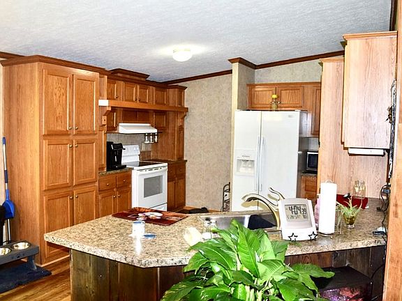 3rd image of 445 Annadale Ave