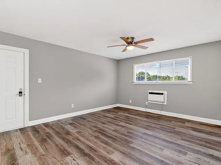 1580 E Mound St — Photo 15