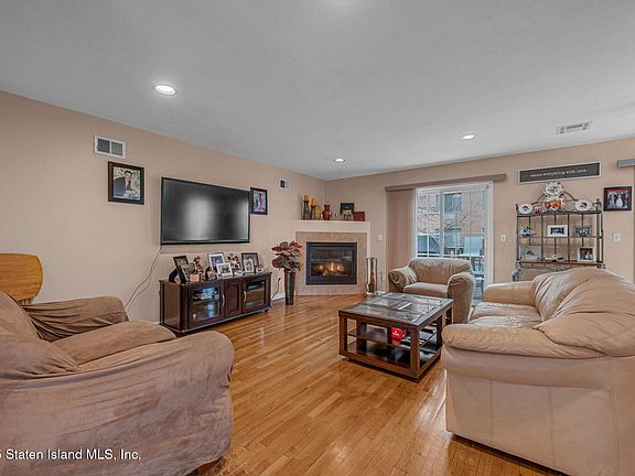2nd image of 9 Daniella Ct