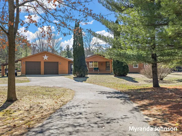 11706 Taylor St, West Olive, MI 49460