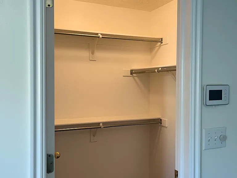 E 180 N — Photo 23