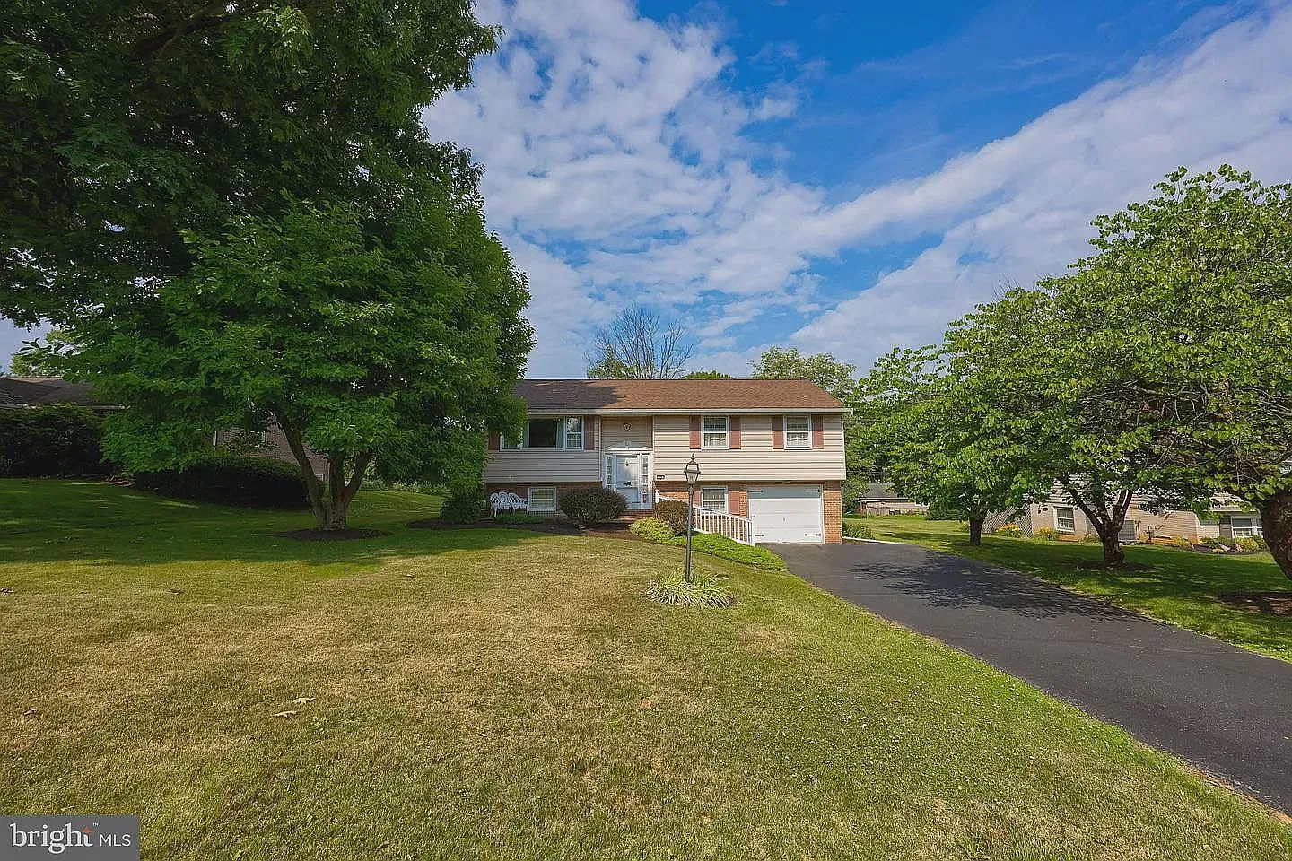 3 bed, 2.5 bath, 1515 sqft, $2,300 — Photo 1