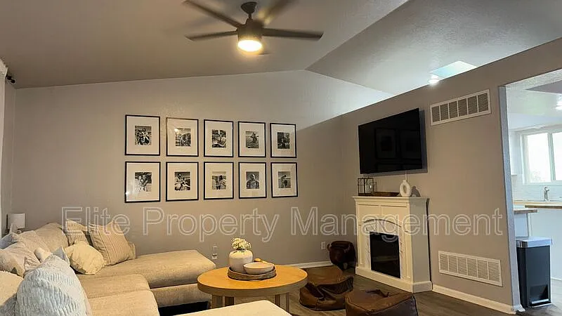 4 bed, 3.0 bath, 1979 sqft, $2,450 — Photo 4