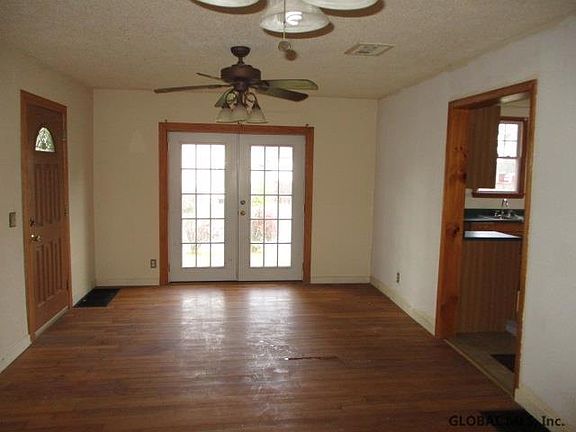 3rd image of 37 Saratoga Blvd