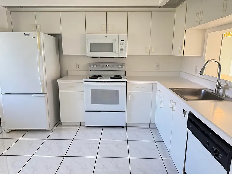 1001 SW 141st Ave #408K — Photo 4
