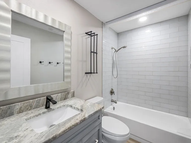 2212 SE 7th St — Photo 22