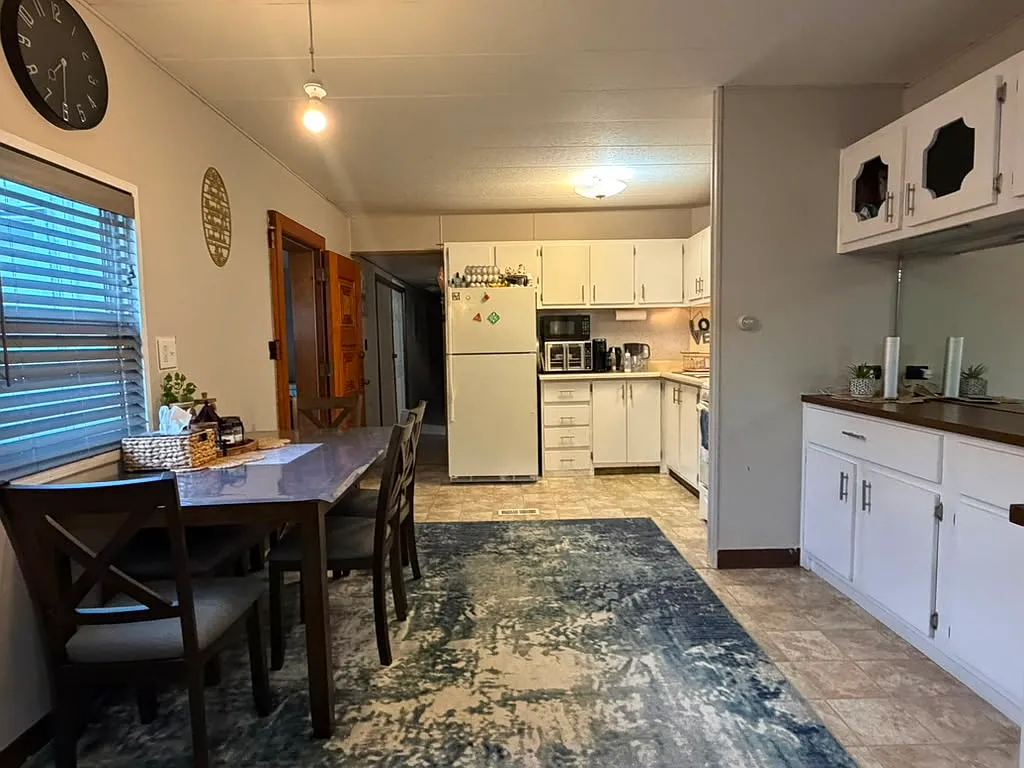 3 bed, 1065 sqft, $2,900 — Photo 3