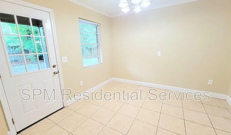 114 Mayberry Ct — Photo 6