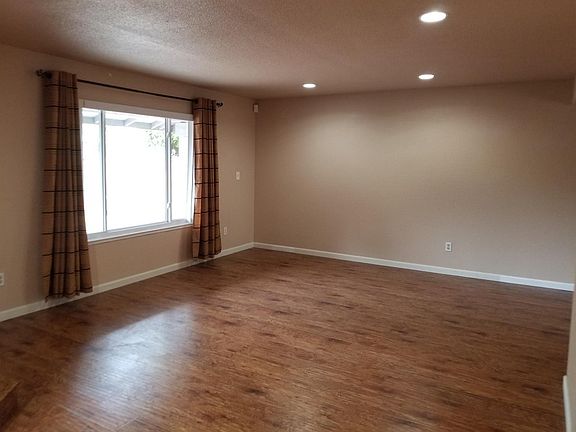 Combo great living/dining room with canned lights and engineered wood flooring.