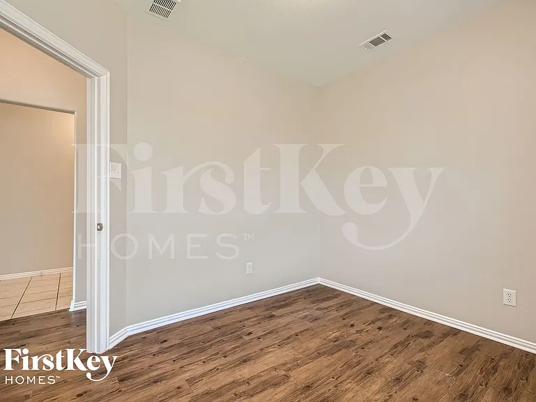 1825 Ridgecrest Dr — Photo 22