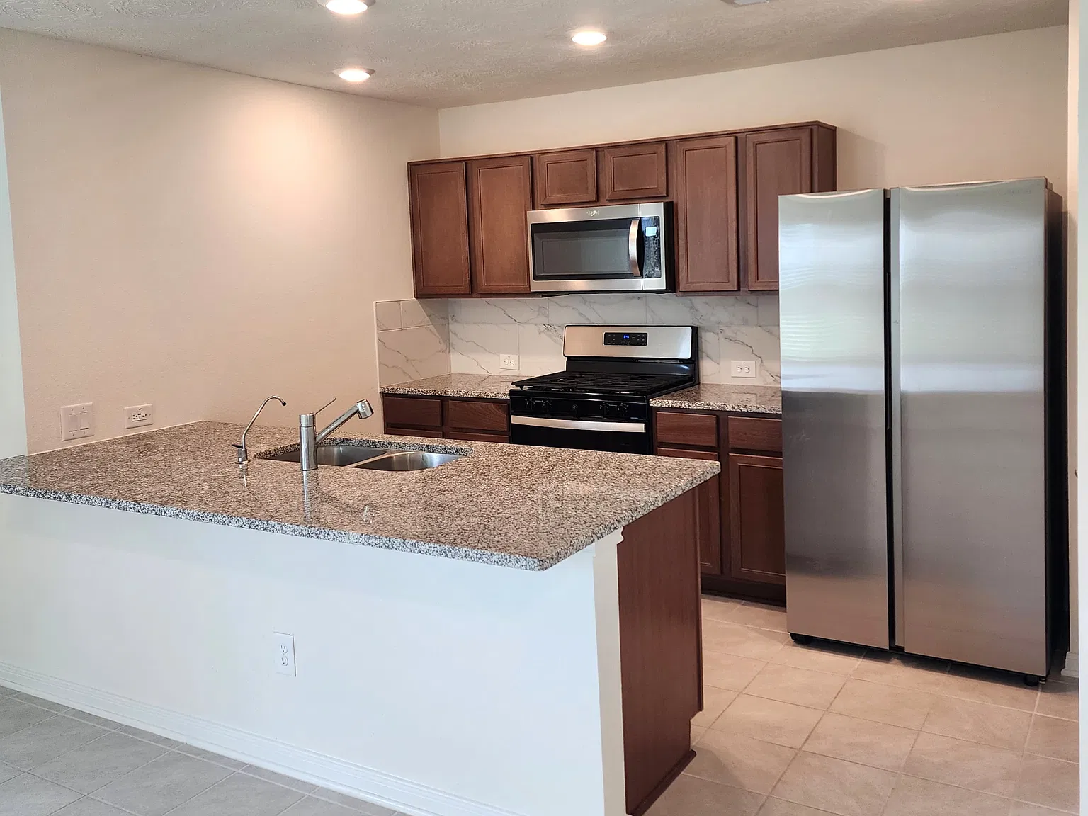 3 bed, 1439 sqft, $2,150 — Photo 3