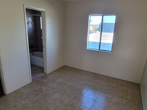 4th image of 512 S Eastmont Ave #6
