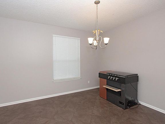 3rd image of 804 Bellshire Dr