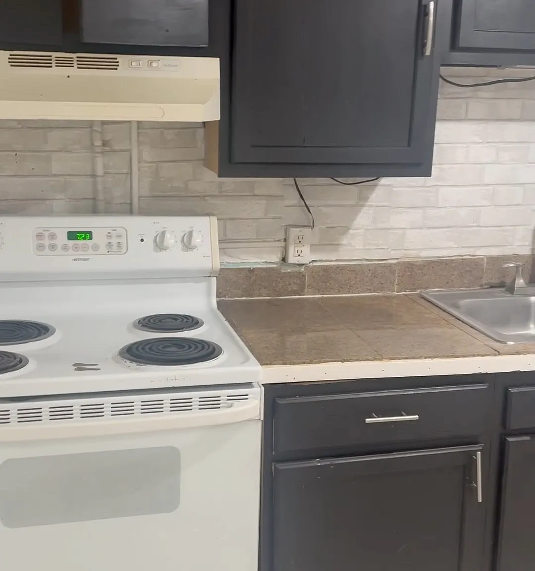 2 bed, 1000 sqft, $1,800 — Photo 1