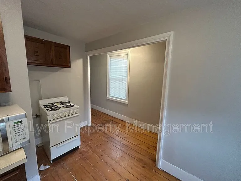 44 7th St #2 — Photo 16