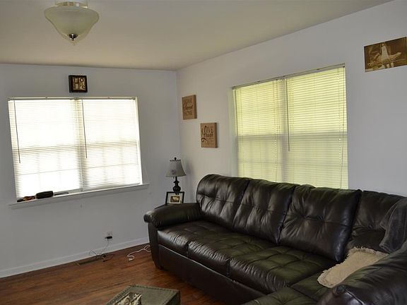3rd image of 306 Caldwell St