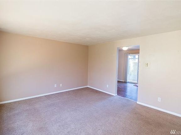 5th image of 10608 170th Ct NE