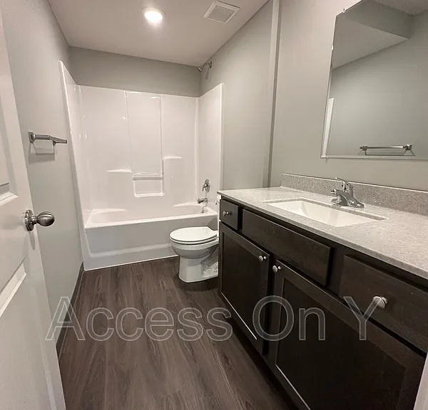 2340 Y St #8 — Photo 8