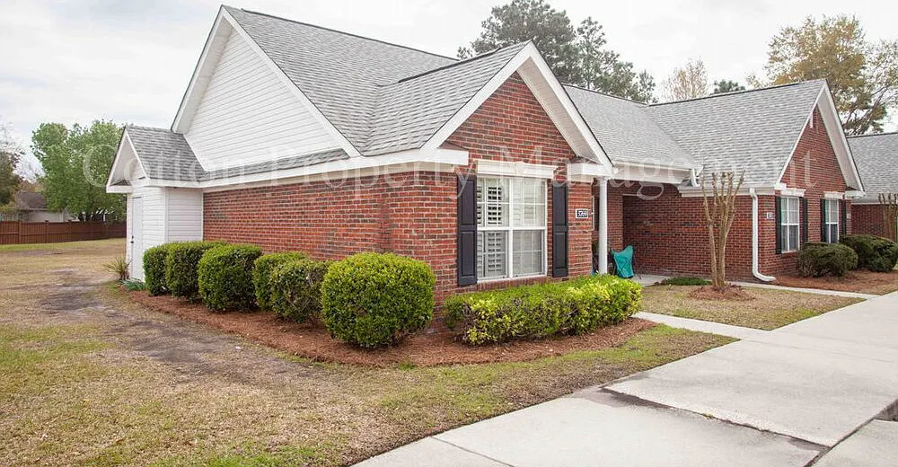 2 bed, 2.0 bath, 932 sqft, $1,550 — Photo 3