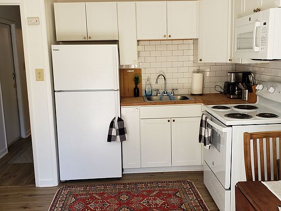 2nd image of 719 Lenrey Ave Unit B