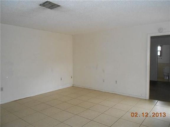 4th image of 5291 NW 32nd Ave