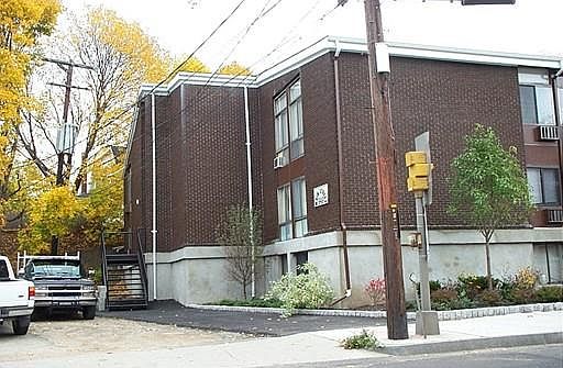 2nd image of 949 Main St APT 14