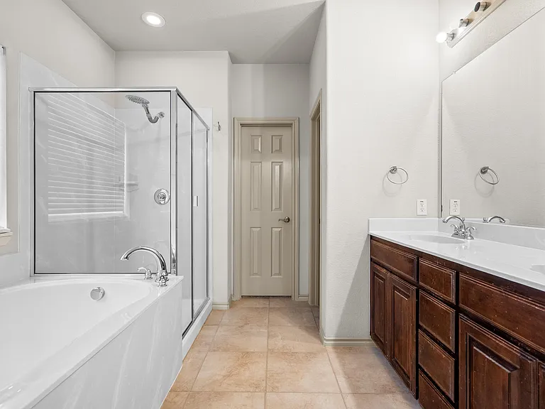 3200 Stonecrop Trl — Photo 10