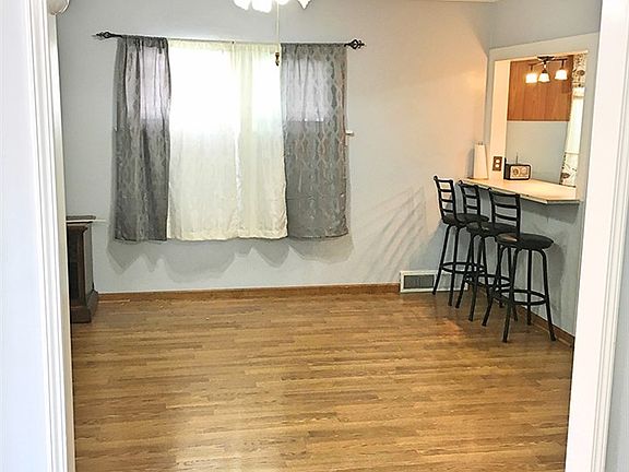 5th image of 407 E Frye Ave