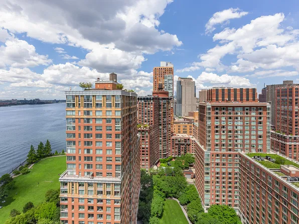 20 River Terrace image 11 of 26