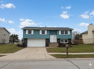3309 Winston Dr, Bettendorf, IA 52722