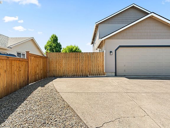 3rd image of 2249 Bonnie Ln