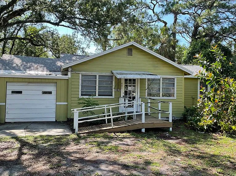 2 bed, 900 sqft, $1,625 — Photo 1
