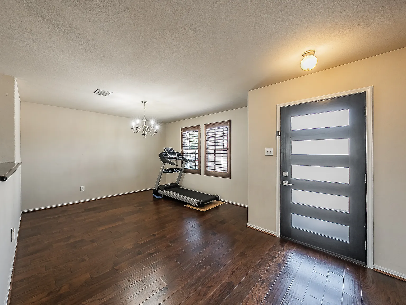 5 bed, 2.5 bath, 2972 sqft, $2,560 — Photo 4