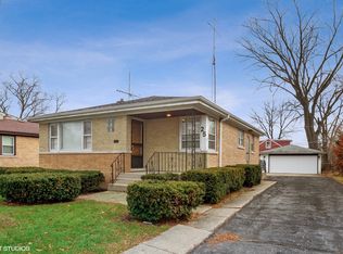 25 S Iowa Ave, Addison, IL 60101