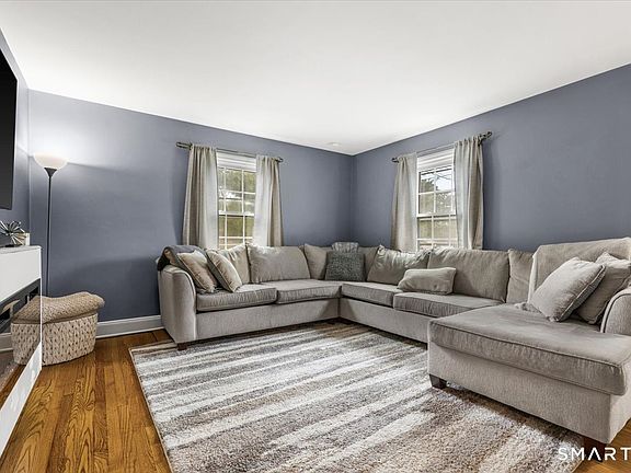 5th image of 264 Sunrise Terrace