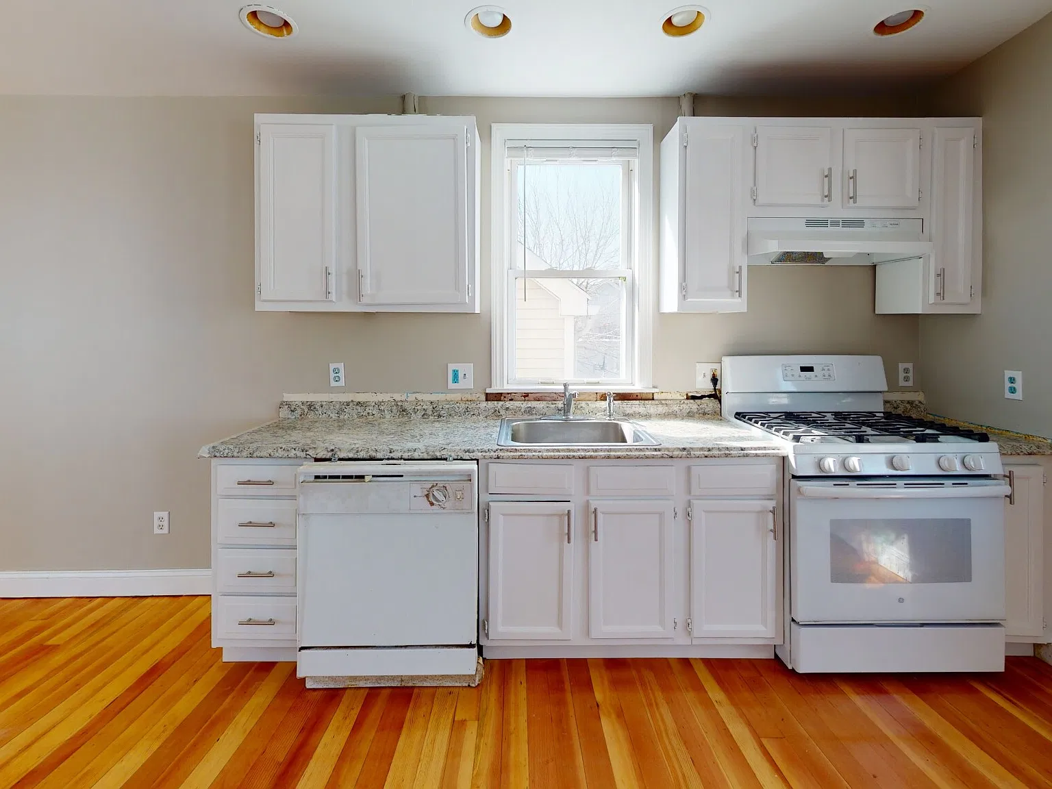 22-24 Kelley Ct. #22 - Room A Brighton — Photo 2