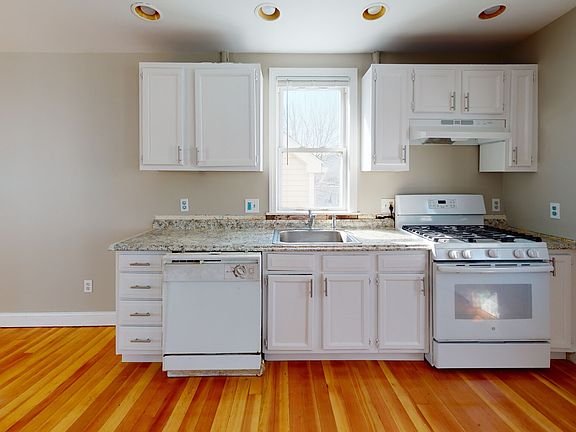 5th image of 22-24 Kelley Ct #2