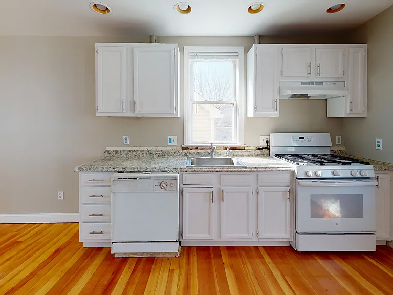 22-24 Kelley Ct — Photo 2