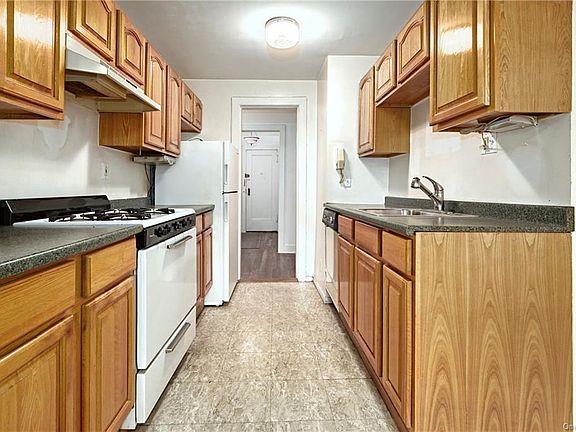 5th image of 604 Evelyn Ct #C12