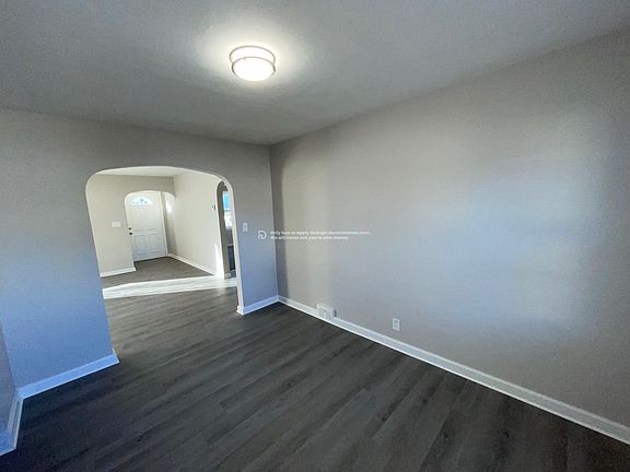 4th image of 917 E Fairoaks Ave