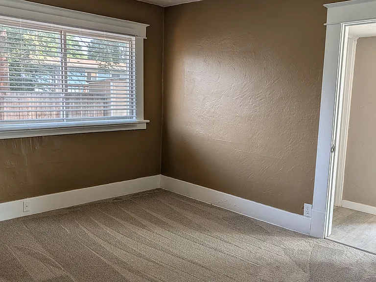 32 N Midland Blvd — Photo 14