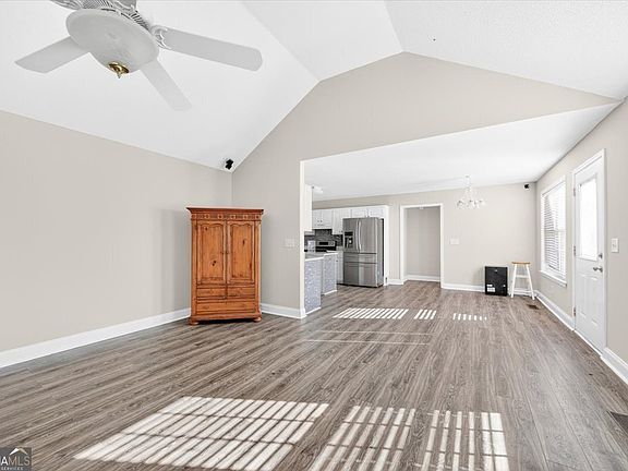 5th image of 132 Pineworth Pointe Dr
