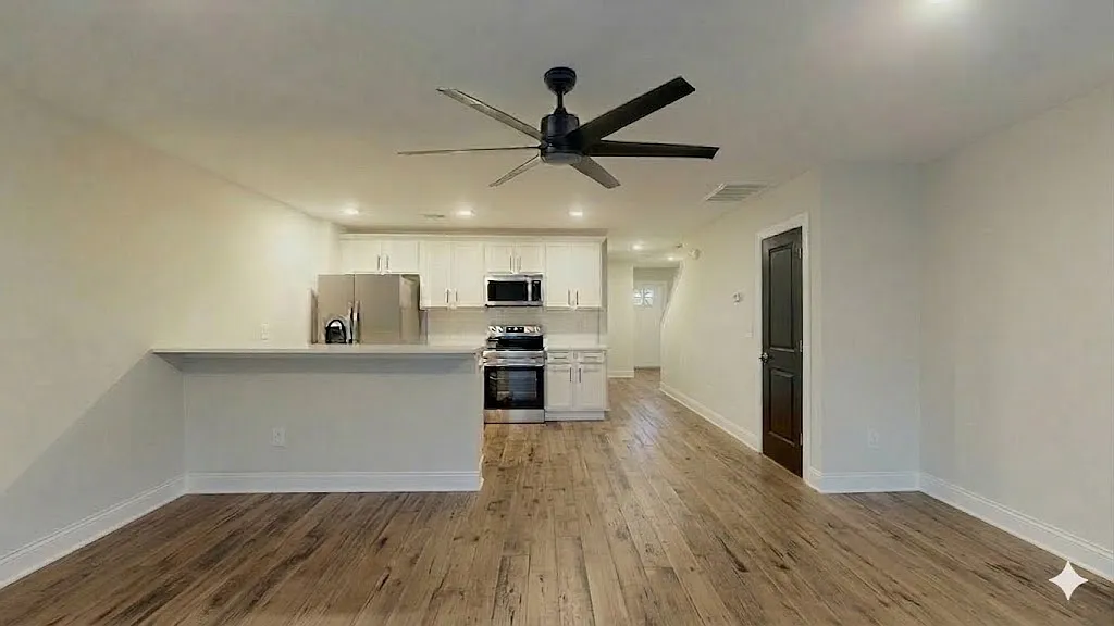 3 bed, 2.5 bath, 1335 sqft, $2,195 — Photo 2