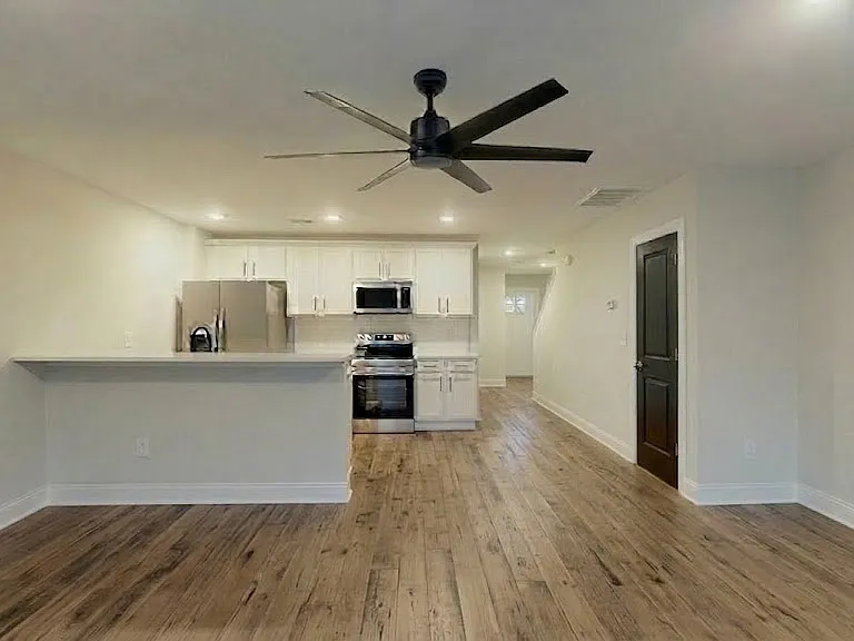 210 Winding Chestnut Dr — Photo 5