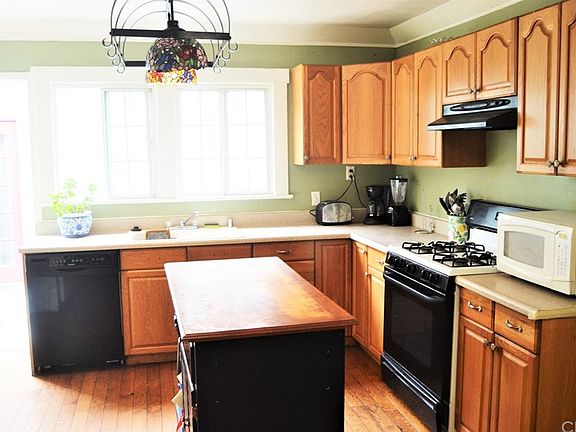 3rd image of 1531 East Broadway