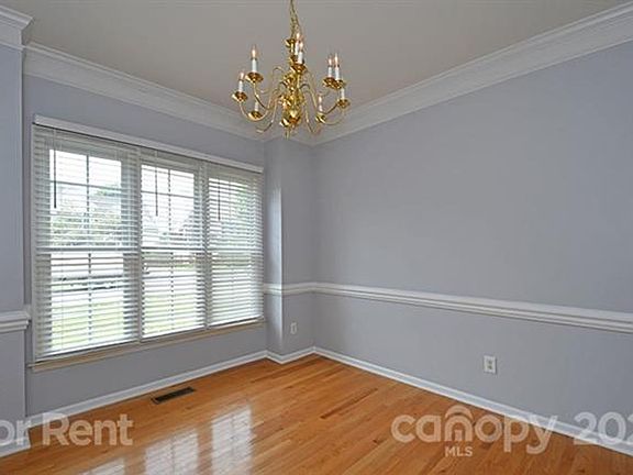 3rd image of 10402 Friarsgate Rd