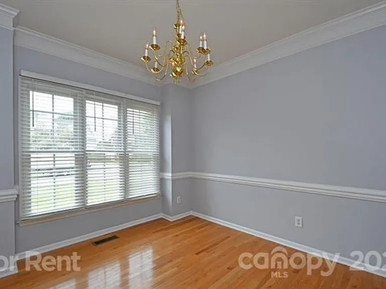 10402 Friarsgate Rd — Photo 19