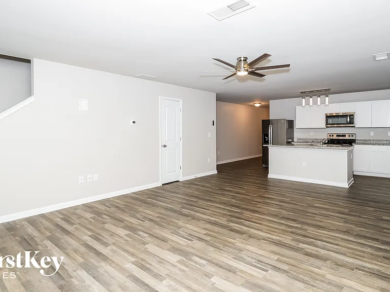 2550 Wood Bend Ln — Photo 4