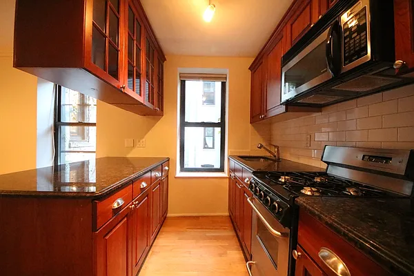 Rented by (Legacy) NY Quality Living Uptown | media 18